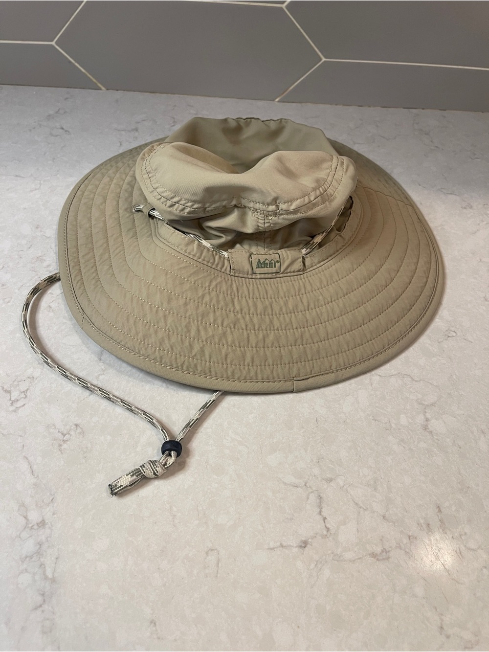 REI Beige Adventure Sun Hat with Chin Cord | S/M | outdoor beach garden hiking